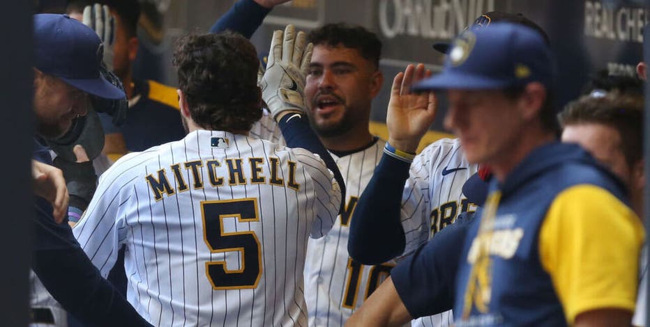 Yelich, Wong HR, Mitchell's 1st hit, Brewers beat Cubs 9-7