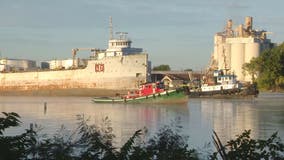 Great Lakes ship tugged out of Green Bay to be scrapped