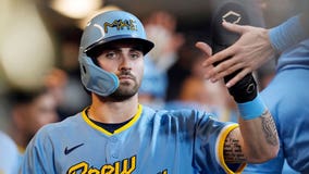 Brewers edge Marlins in nailbiter, 1-0