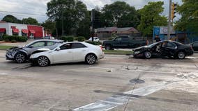 Milwaukee crash at Appleton and Capitol, 4 hurt, driver sought