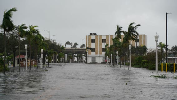 Ian hits Florida, former Milwaukee resident hunkers down