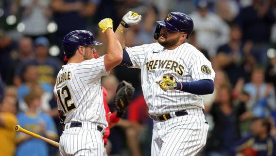 Brewers outlast Reds, Tellez homers twice
