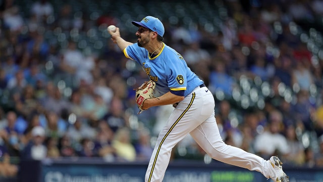 Brewers lose to Reds; Alexander roughed up early