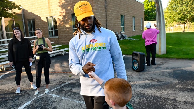 Aaron Jones' shoe donation campaign kicks off for 3rd season
