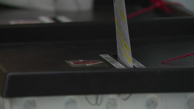 Senate candidates urge early votes as Wisconsin opens early voting