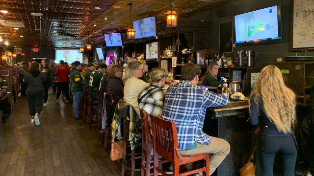 Packers' 1st London game, fans get up early, hope for a win