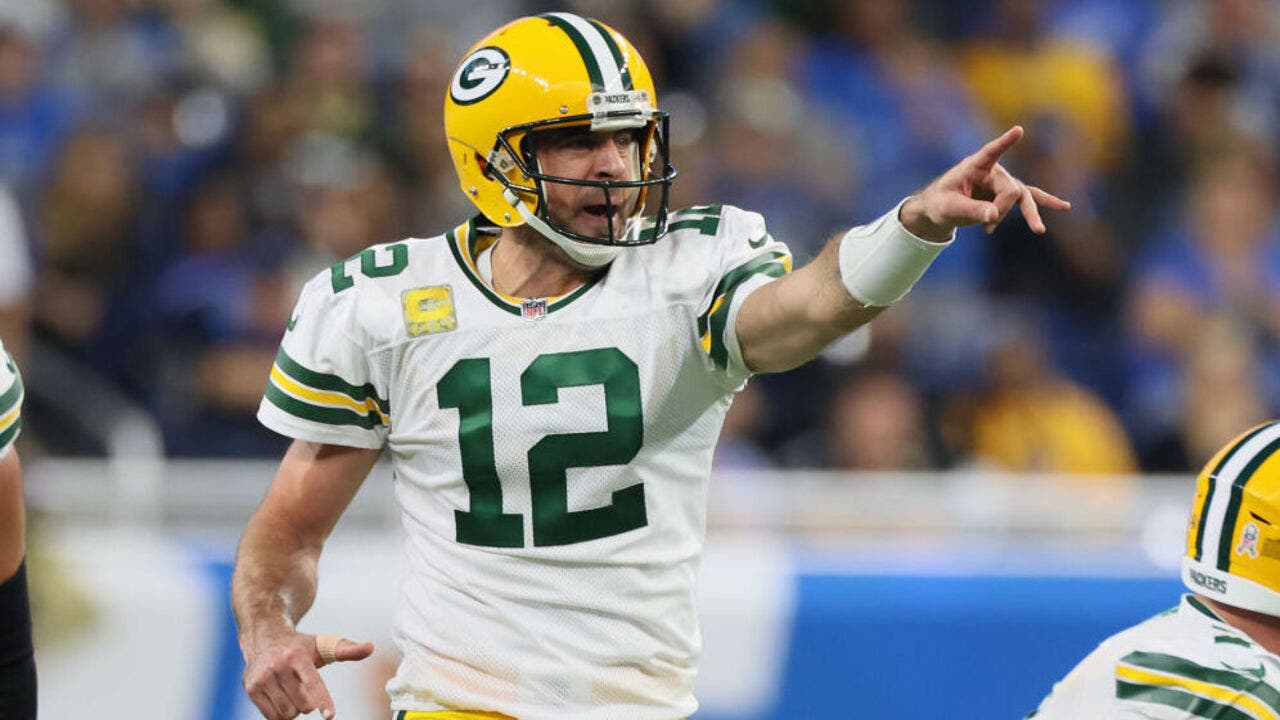 Rodgers throws 3 INTs, Lions hold on to beat Packers 15-9