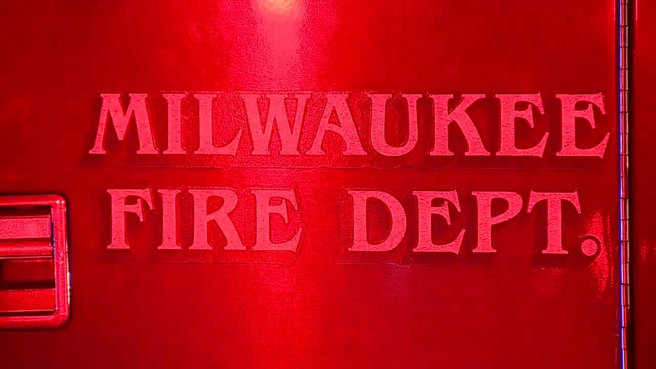 Milwaukee 2alarm apartment fire, 'many' displaced