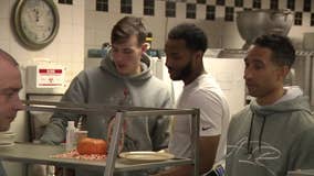 Marquette players, coach serve Thanksgiving meals