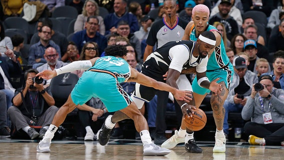 Bucks stumble against Spurs, lose 2nd game of season