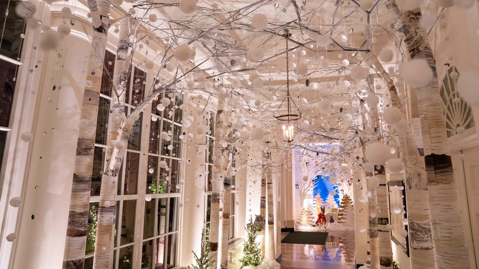 WhiteHouseHolidayDecor_EastColonnade.jpg