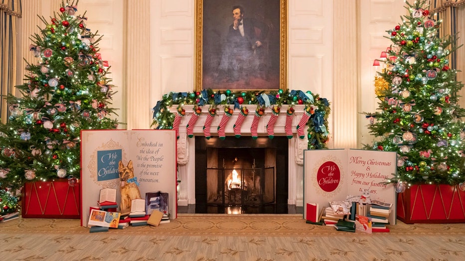 WhiteHouseHolidayDecor_StateDiningRoom.jpg