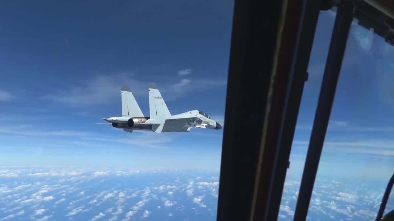 Hot Army Rep - Video: Chinese fighter jet flies dangerously close to US Air Force plane