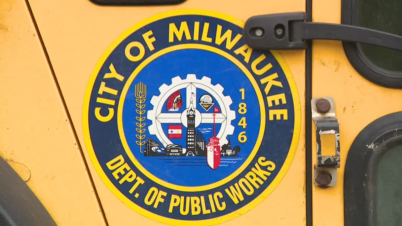 New Year's Milwaukee parking, garbage collection changes