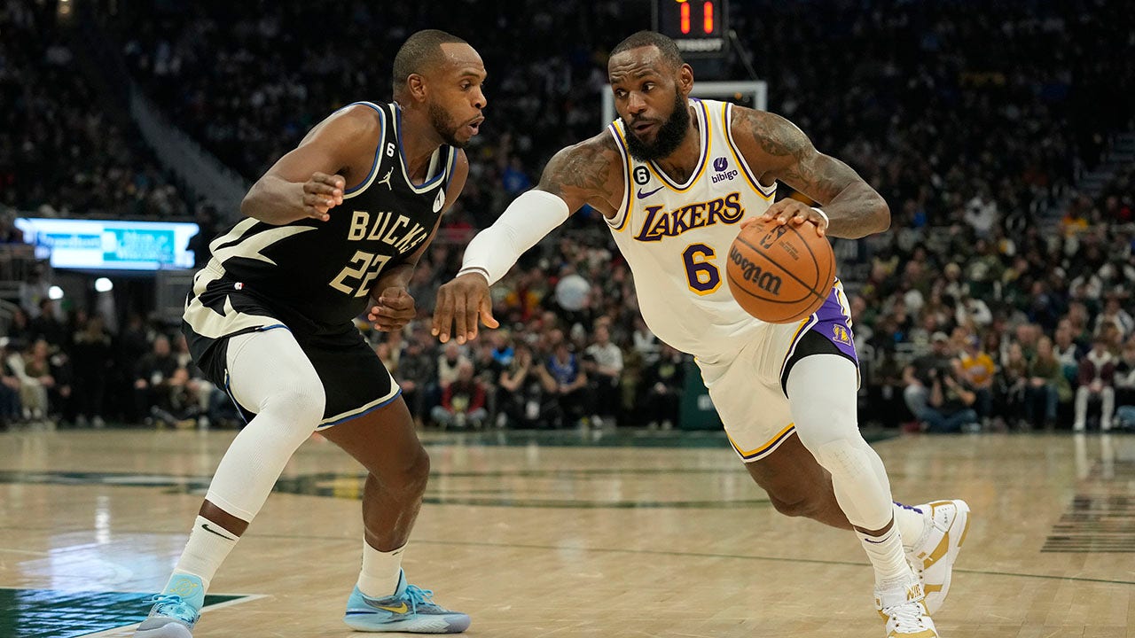 Lakers Beat Bucks, Khris Middleton Scores 17 In Return From Injury ...