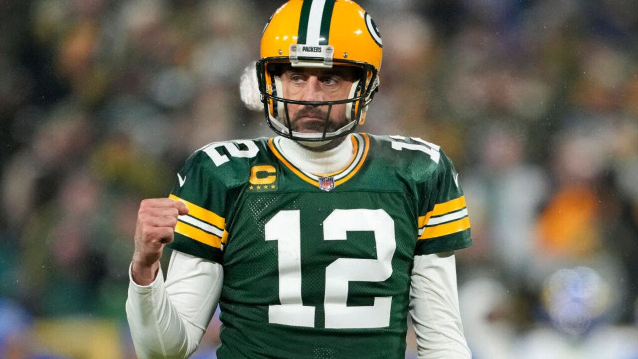 Rodgers, Packers keep playoff hopes alive with MNF win over the Rams