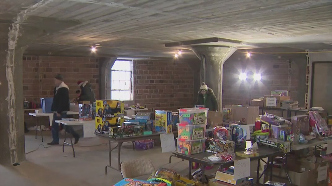 Toy Giveaway At Milwaukee Homeless Shelter FOX6 Milwaukee   A4b21fc7 A1 