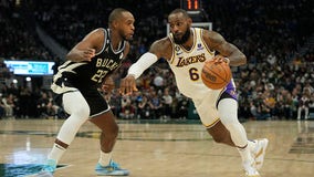 Lakers beat Bucks, Khris Middleton scores 17 in return from injury
