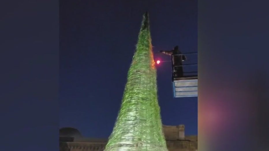 Williams Bay Yerkes Observatory's World's Tallest Glass Christmas Tree ...