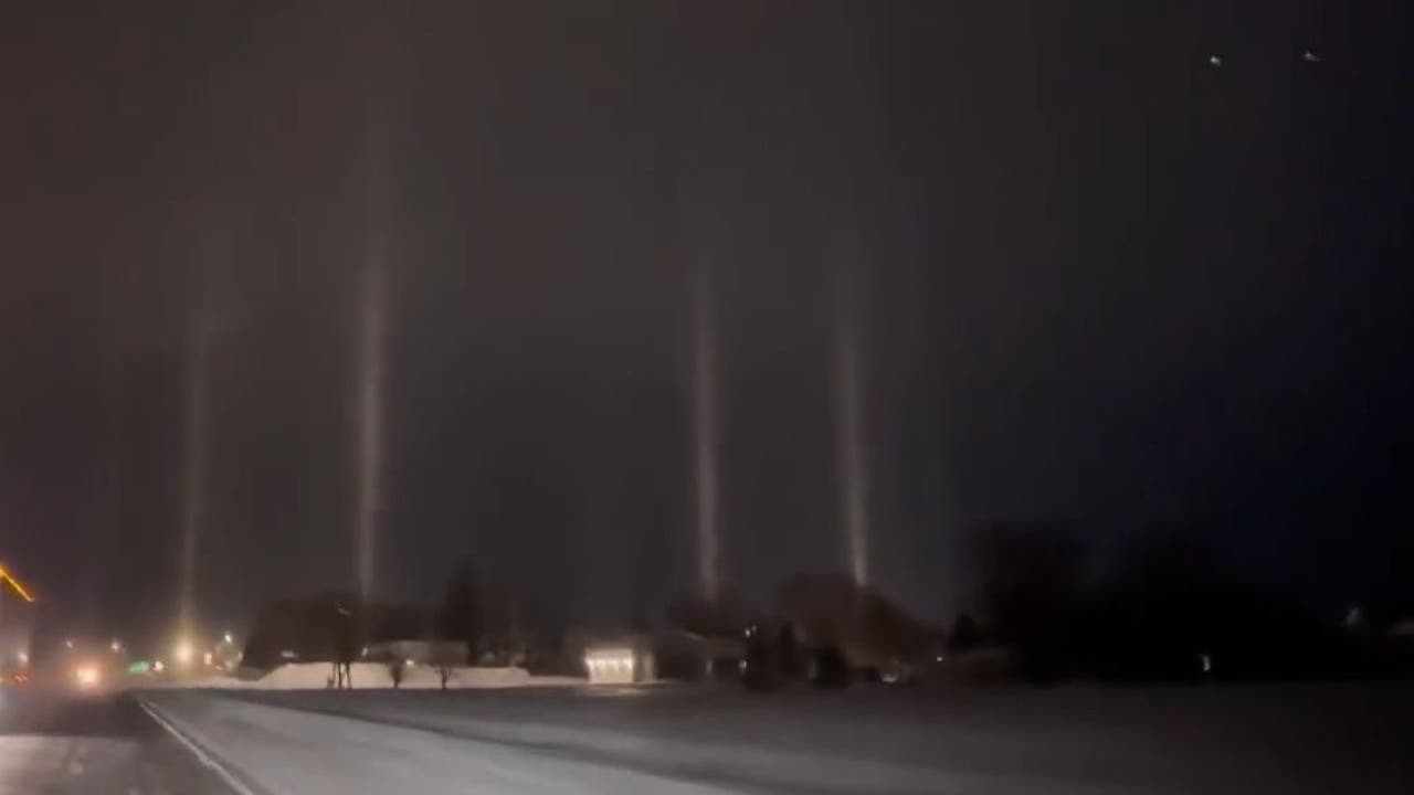 Mesmerizing 'light pillars' illuminate the night sky in Minnesota