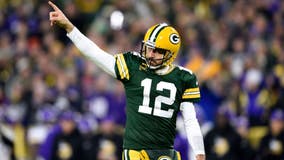 Packers rout Vikings 41-17, control playoff fate