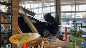 Car crashes into Oak Creek restaurant