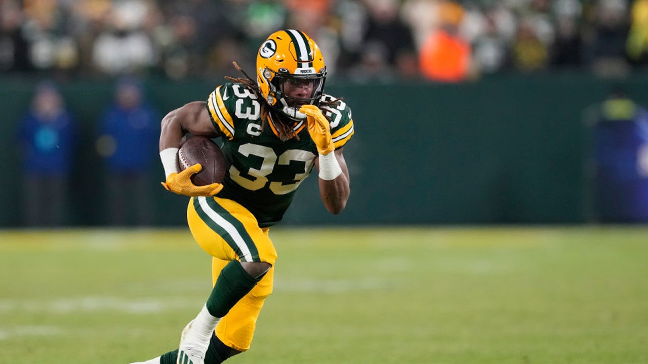 RB Aaron Jones Staying With Packers Under Restructured Deal - TrendRadars