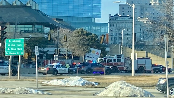 Milwaukee Lincoln Memorial Drive crash; man threatened fire personnel