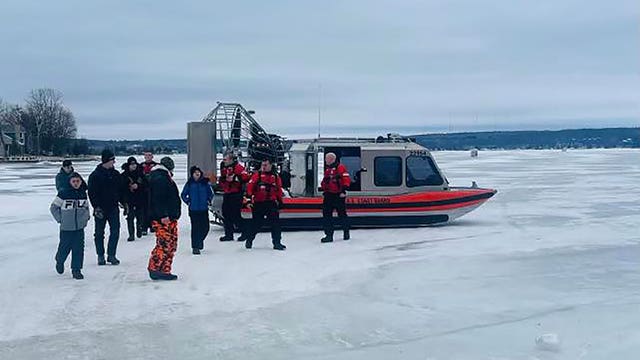 Green Bay Coast Guard rescue; 11 people recovered from ice floe