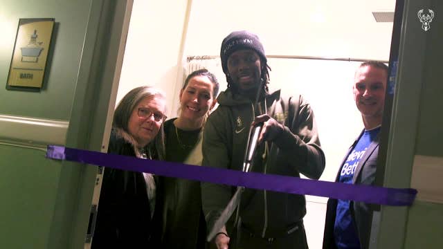 Jrue Holiday, wife help Milwaukee-area women's shelters