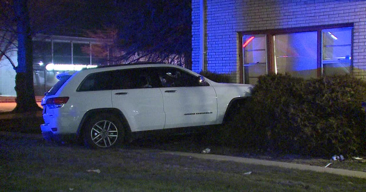 Milwaukee hit-and-run; car crashes into apartment | FOX6 Milwaukee