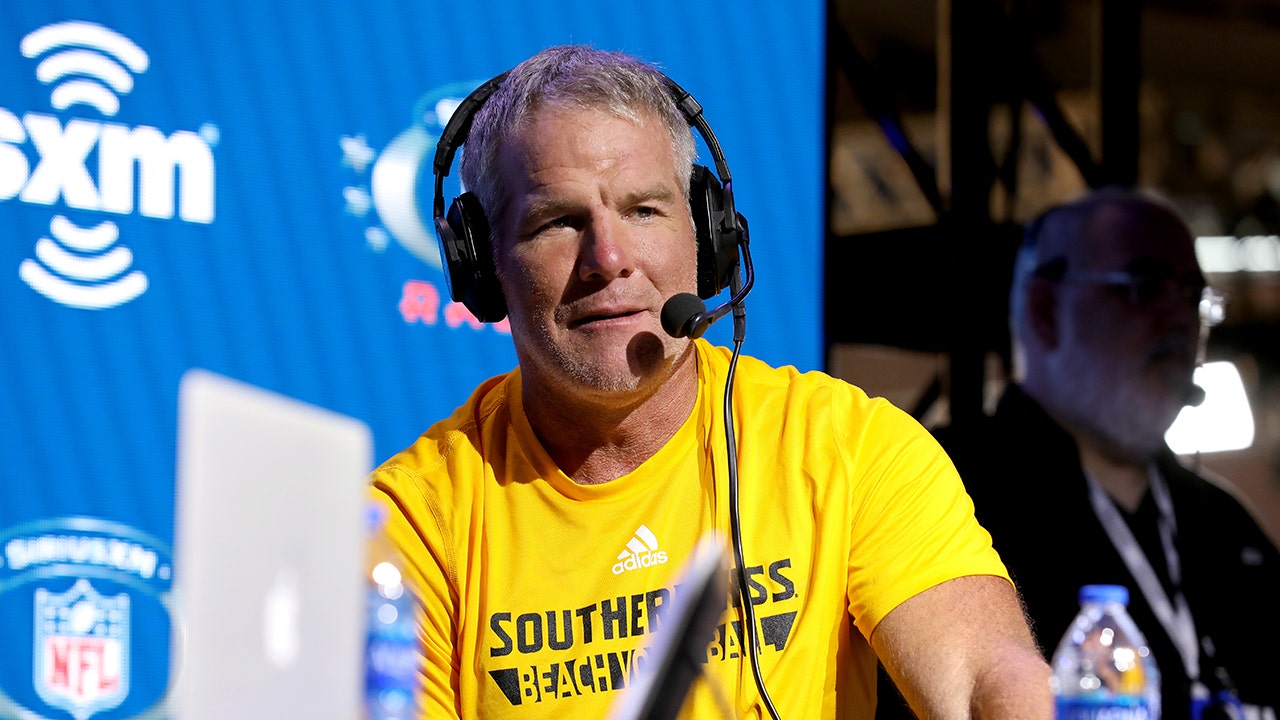Favre must remain in Mississippi welfare lawsuit, state argues