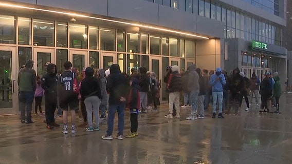 Winter storm in Milwaukee; Bucks fans undeterred by snowy conditions