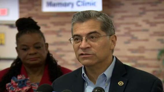 US health secretary in Milwaukee, Bucks vaccine clinic, roundtable