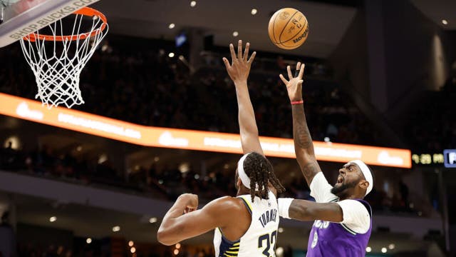 Pacers rally late, beat Bucks