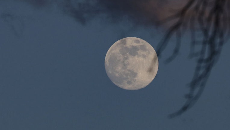 Time zone debate hits the moon; world asks what time is it really on the  lunar body?
