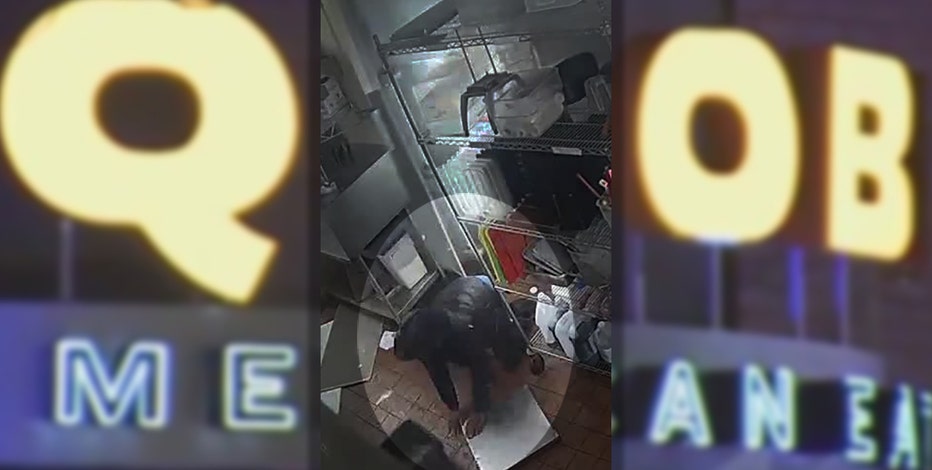 Bayshore Qdoba robbery video; suspects fall through ceiling
