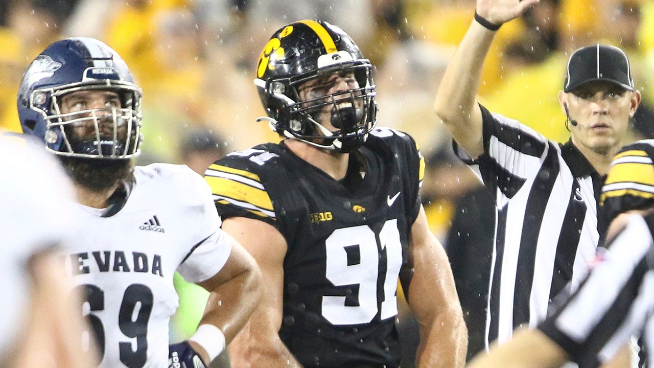 Packers select Iowa LB Lukas Van Ness at No. 13