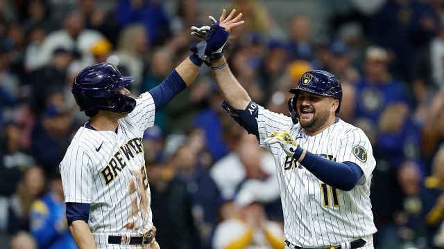 Brewers hold off Red Sox; Rowdy Tellez homers in win