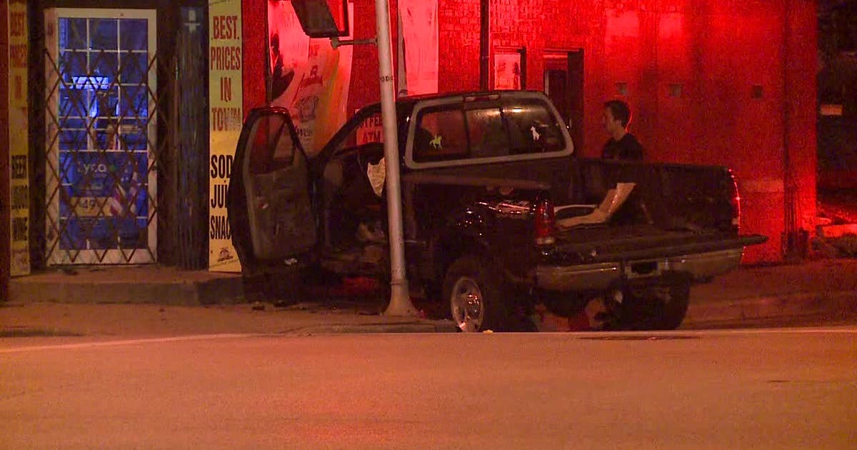Milwaukee crash into building; 2 hurt near 20th and Center | FOX6 Milwaukee