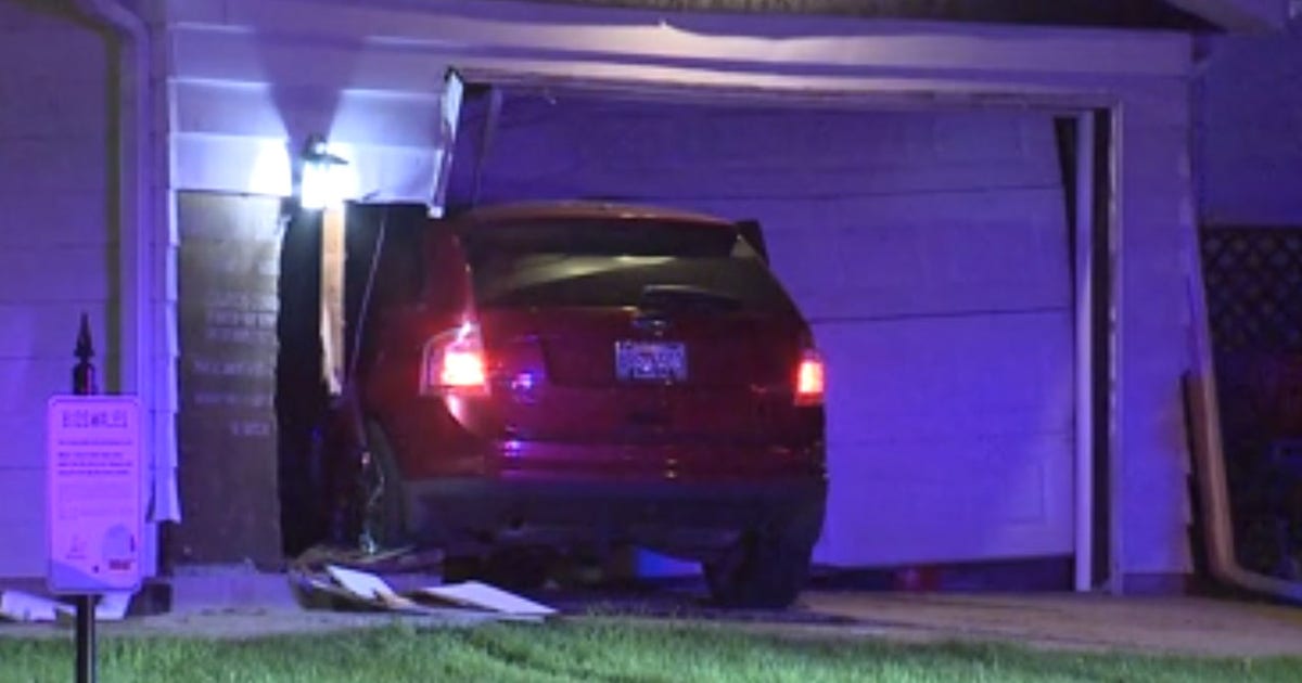 Milwaukee police chase; driver crashes into garage | FOX6 Milwaukee