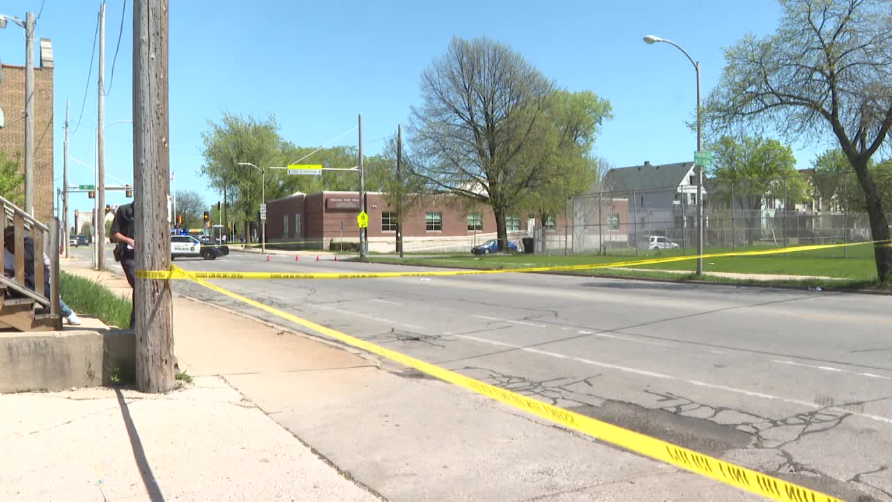 Milwaukee Shooting; Innocent Bystander Hit By Gunfire Between 2 ...