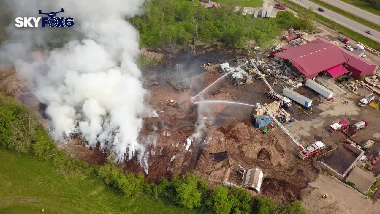 Slinger Oak Creek Wood Products mulch fire, 1.7M gallons of water