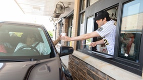 Yelich works Chick-fil-A drive-thru, surprises Pewaukee customers