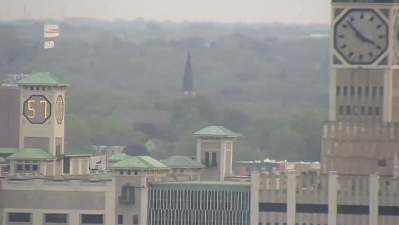 Wisconsin pneumonia front; temperature drops 24° in less than hour