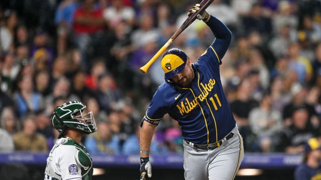 Rockies beat Brewers 7-1, Crew drops 3rd in a row