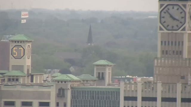 Wisconsin pneumonia front; temperature drops 24° in less than hour