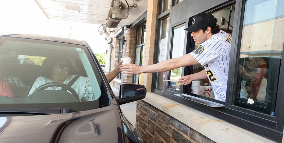 Yelich works Chick-fil-A drive-thru, surprises Pewaukee customers
