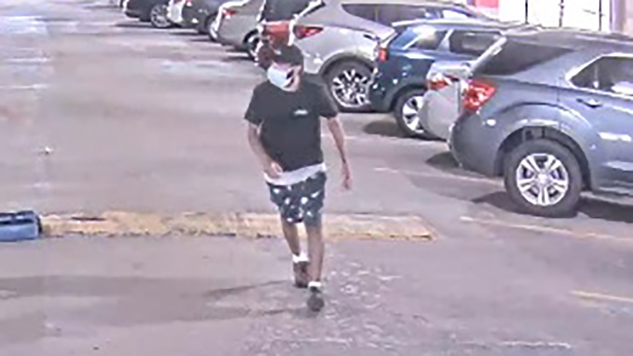 Aurora Sinai attempted robbery, Milwaukee police seek man