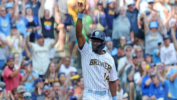 Brewers beat Pirates 5-2, Milwaukee has 4 runs in 8th